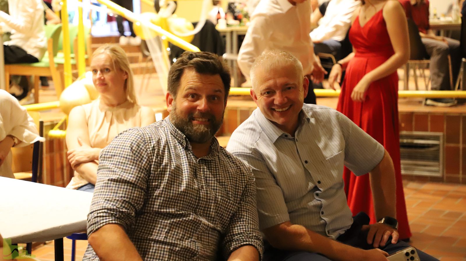 Glanzvoller Abschied: Zeugnisübergabe und Party zum Abschluss der Schulzeit